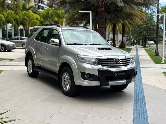 TOYOTA HILUX SW4 3.0 SRV 4X4 7 LUGARES 16V TURBO INTERCOOLER DIESEL 4P AUTOMÁTICO